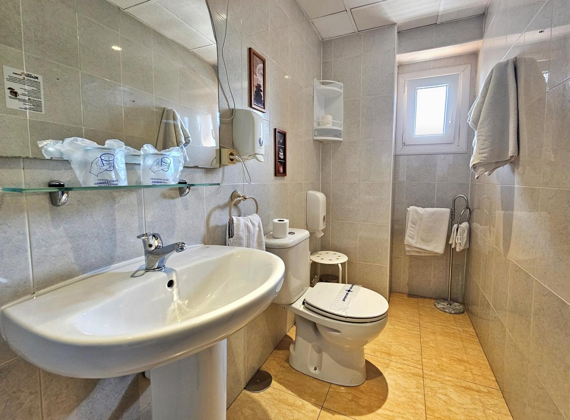 Hostal Mainz เปียดราลาเวส ภายนอก รูปภาพ