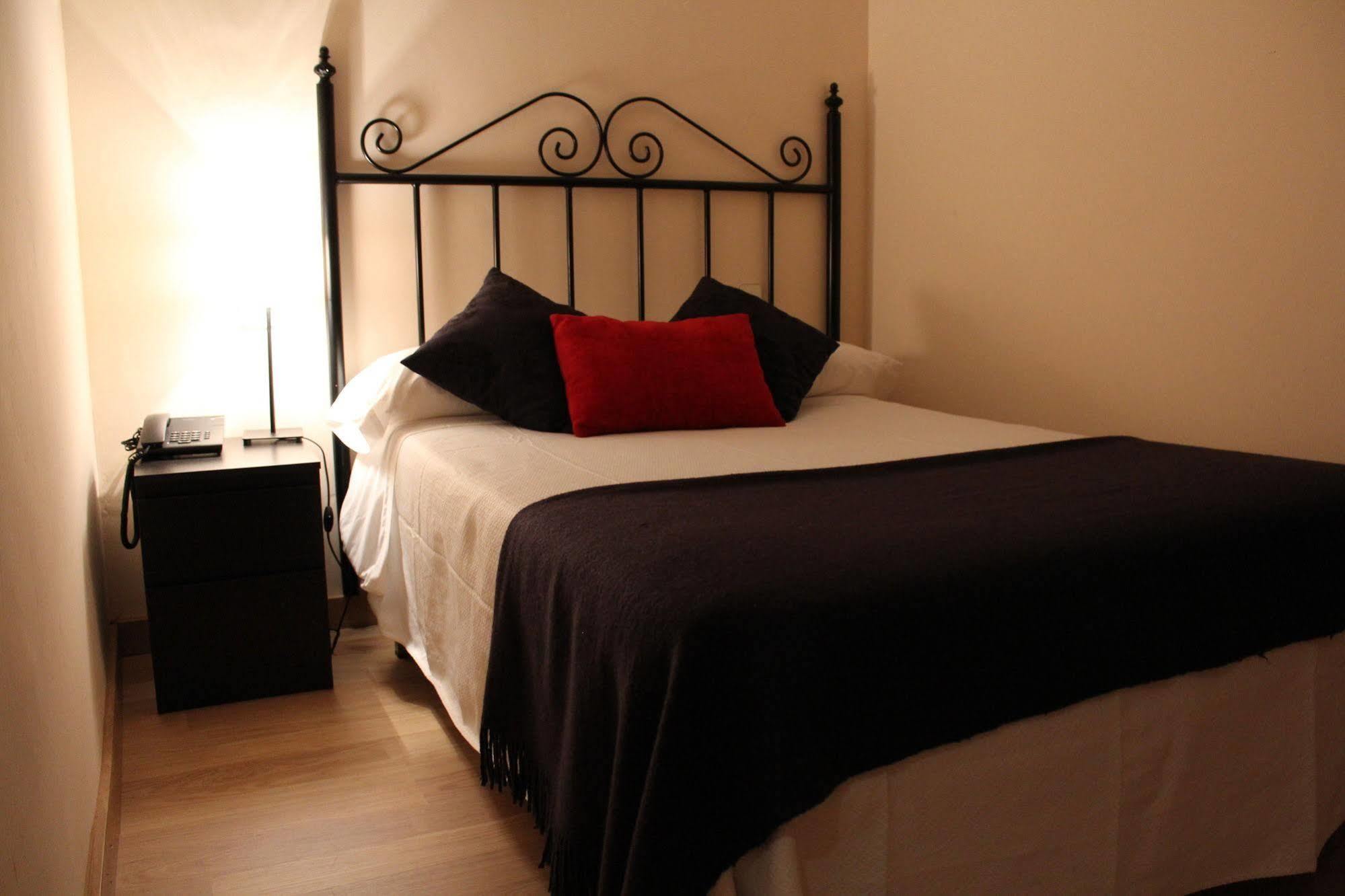 Hostal Mainz เปียดราลาเวส ภายนอก รูปภาพ