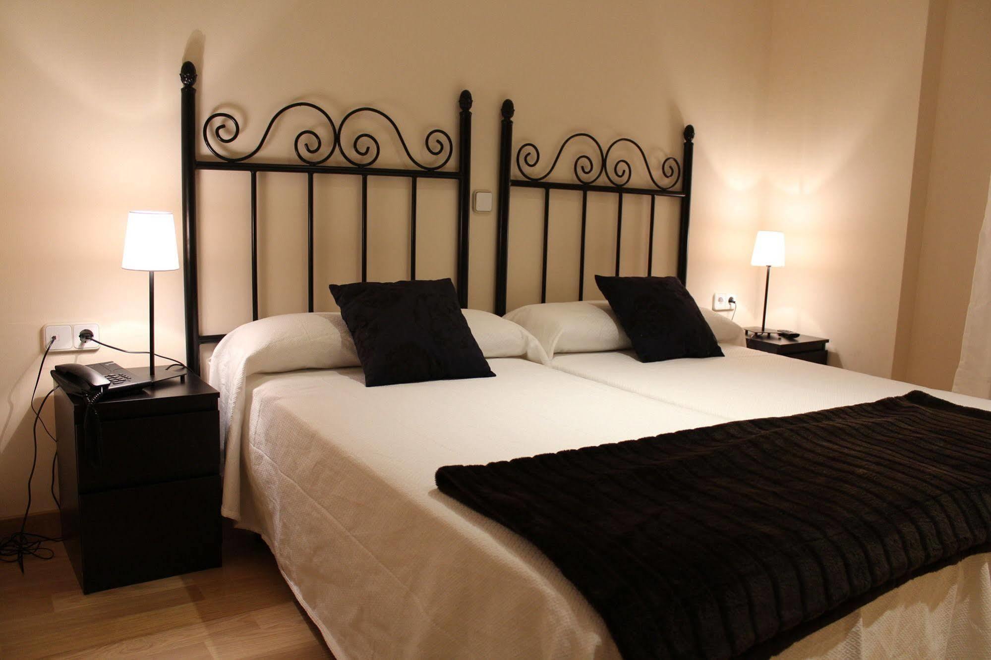 Hostal Mainz เปียดราลาเวส ภายนอก รูปภาพ