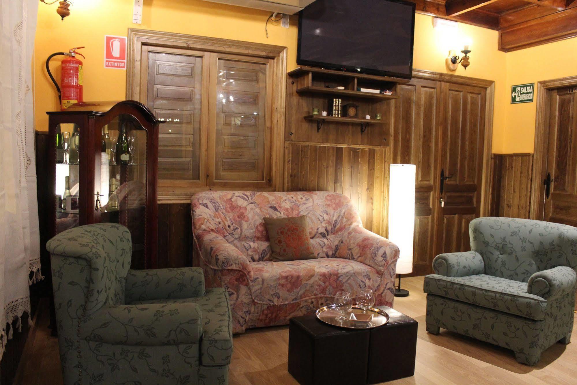 Hostal Mainz เปียดราลาเวส ภายนอก รูปภาพ