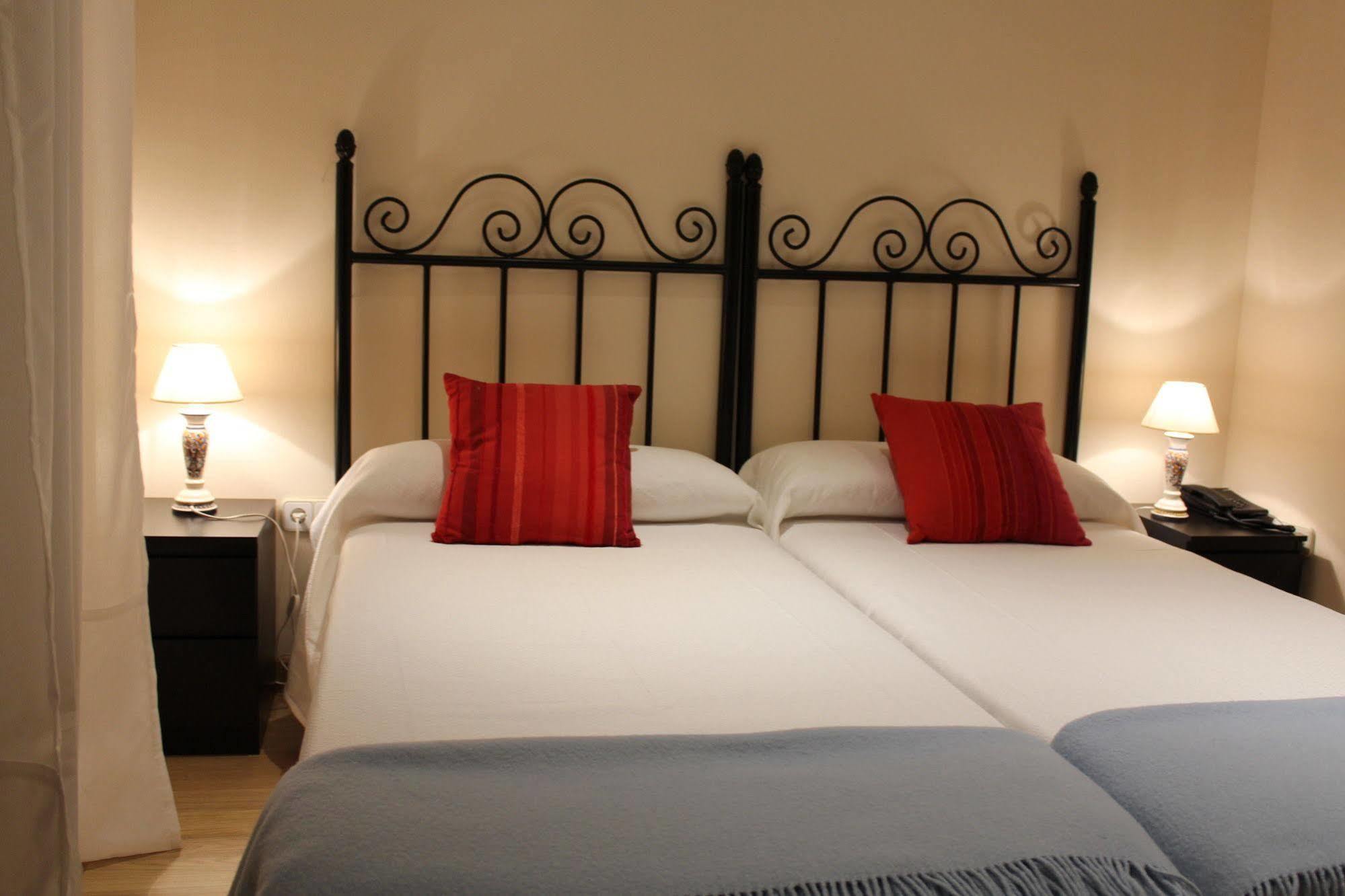 Hostal Mainz เปียดราลาเวส ภายนอก รูปภาพ